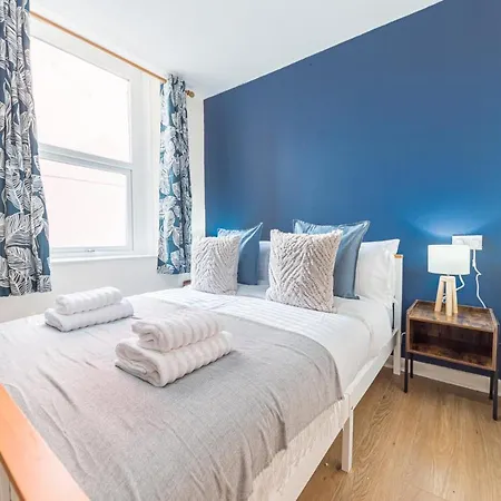 Apartment 5a Queen Street *
